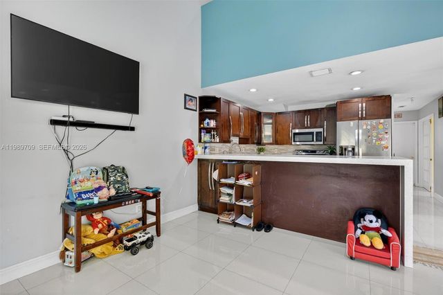 12289 NW 1st St, Plantation, FL 33325