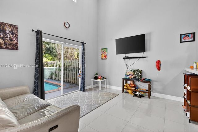 12289 NW 1st St, Plantation, FL 33325