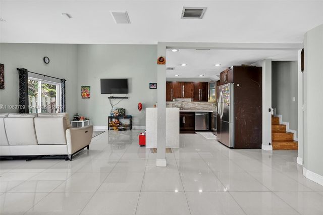 12289 NW 1st St, Plantation, FL 33325