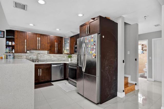 12289 NW 1st St, Plantation, FL 33325