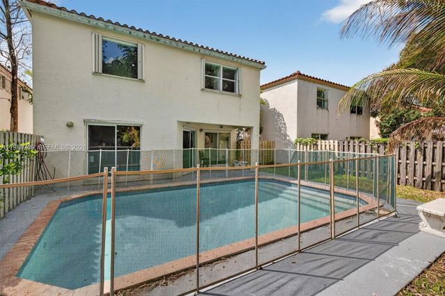 12289 NW 1st St, Plantation, FL 33325