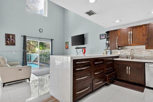 12289 NW 1st St, Plantation, FL 33325