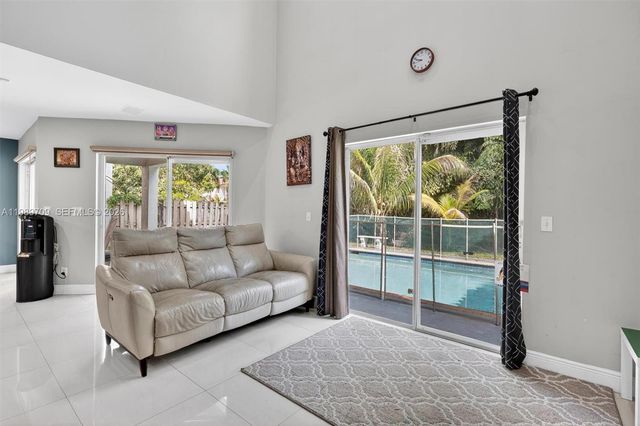 12289 NW 1st St, Plantation, FL 33325