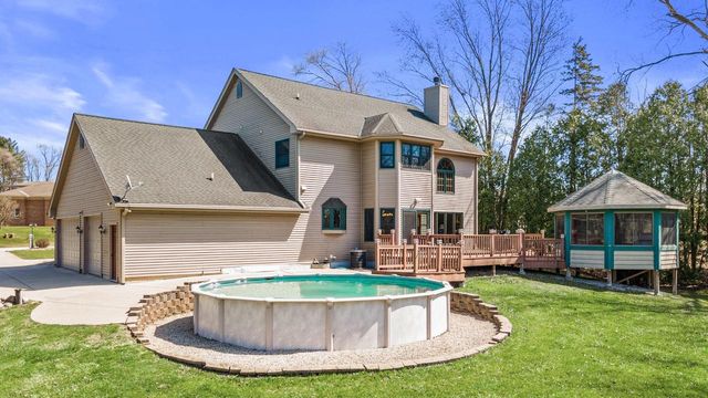 8513 47th STREET, Franklin, WI 53132