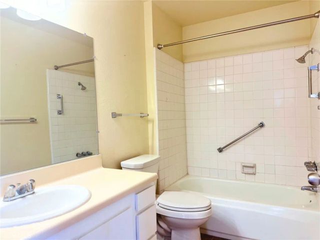 824 Pinetree Circle 36, Thousand Oaks, CA 91360