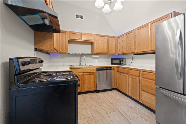 100 Sands Drive, Azle, TX 76020