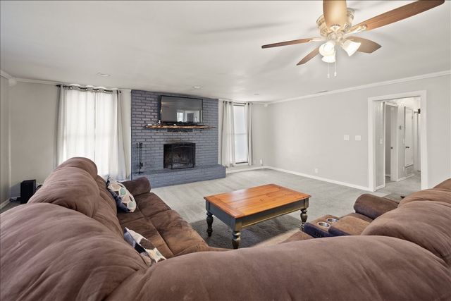 100 Sands Drive, Azle, TX 76020