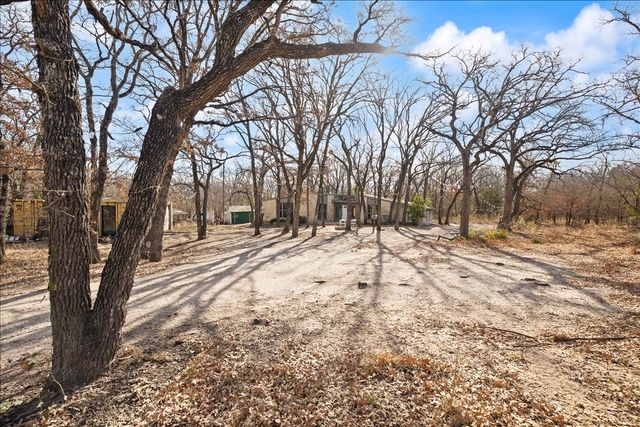100 Sands Drive, Azle, TX 76020