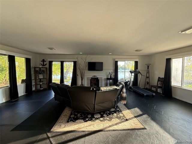 2121 Dwight Avenue, Flint, MI 48503