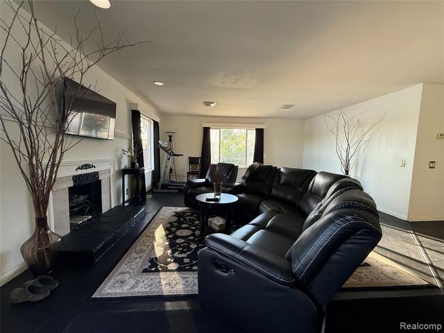 2121 Dwight Avenue, Flint, MI 48503