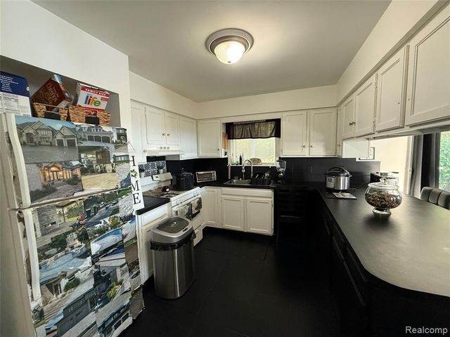 2121 Dwight Avenue, Flint, MI 48503