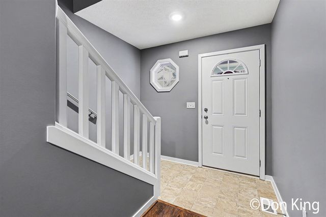 3037 Ledgestone Place, Grand Rapids, MI 49525