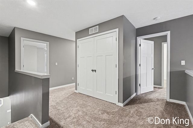 3037 Ledgestone Place, Grand Rapids, MI 49525