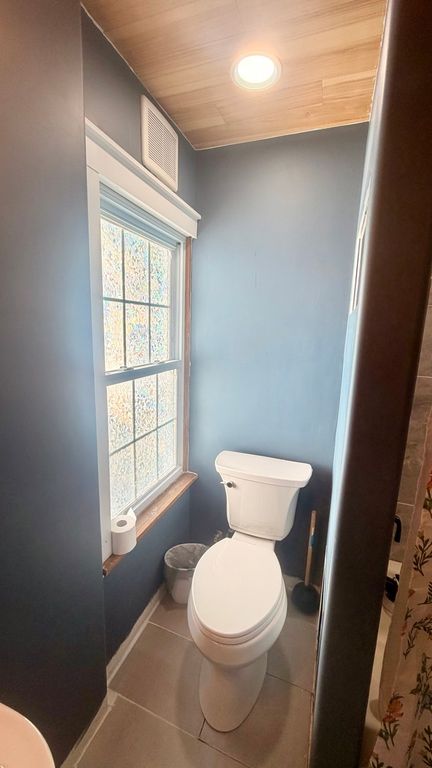 Image 24 of property listing at 924 W Main Street, Salem, IL 62881