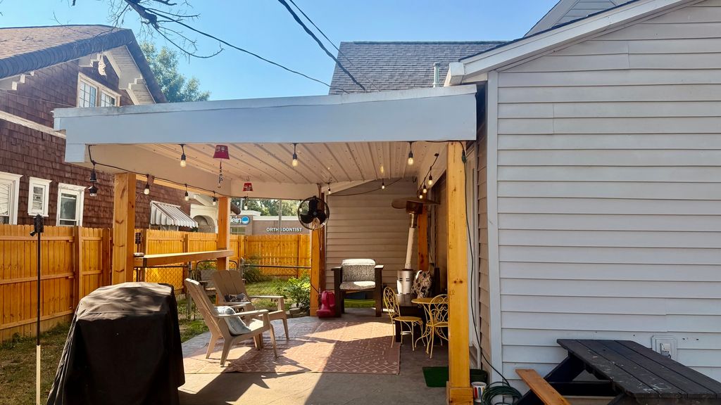 Image 25 of property listing at 924 W Main Street, Salem, IL 62881