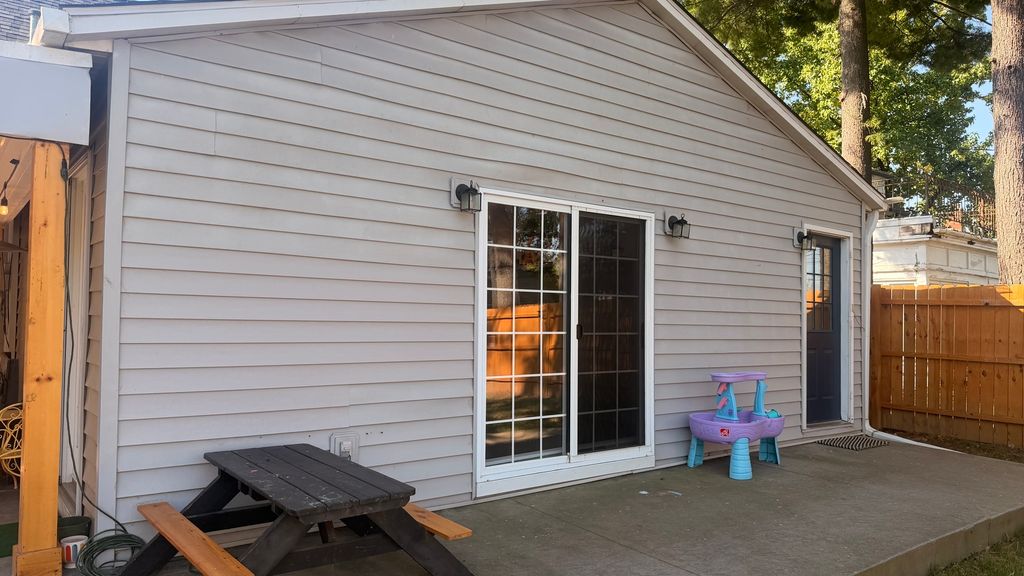 Image 27 of property listing at 924 W Main Street, Salem, IL 62881