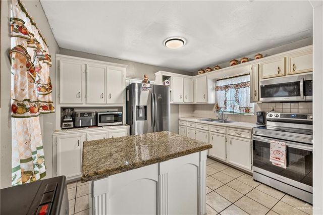 1902 Fresno Street, Sullivan City, TX 78595
