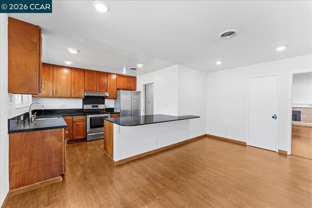 1566 1566 Mann Dr, Pinole, CA 94564