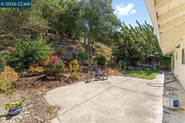 1566 1566 Mann Dr, Pinole, CA 94564