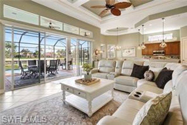 7636 Sussex CT, Naples, FL 34113