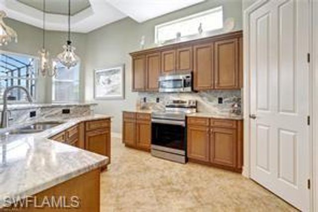 7636 Sussex CT, Naples, FL 34113