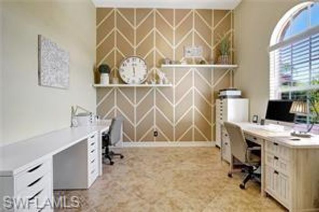 7636 Sussex CT, Naples, FL 34113