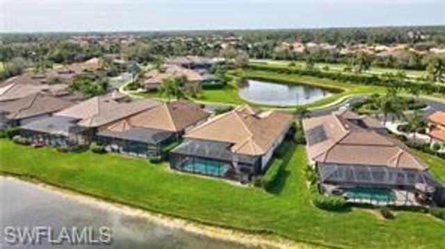 7636 Sussex CT, Naples, FL 34113