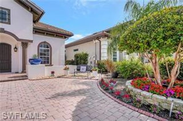 7636 Sussex CT, Naples, FL 34113