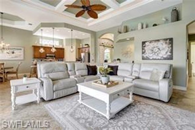 7636 Sussex CT, Naples, FL 34113