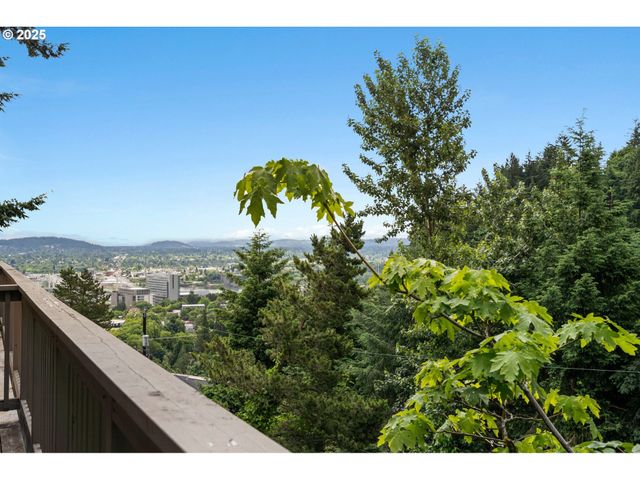 843 Sw BROADWAY Dr 61, Portland, OR 97201