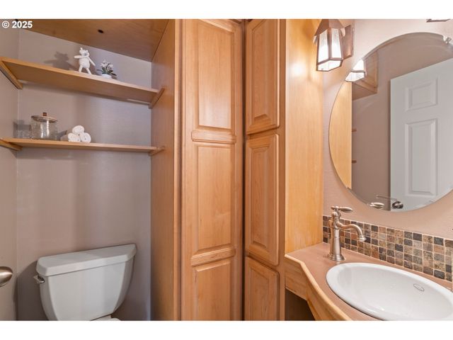 843 Sw BROADWAY Dr 61, Portland, OR 97201