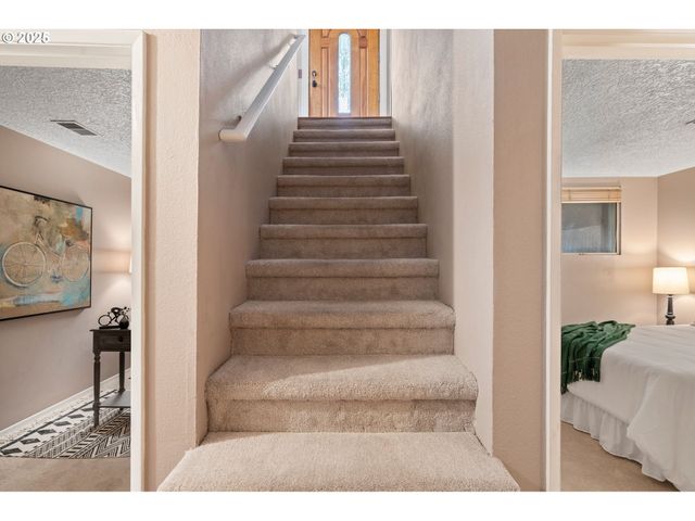 843 Sw BROADWAY Dr 61, Portland, OR 97201