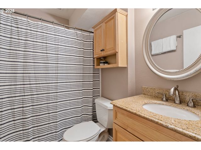 843 Sw BROADWAY Dr 61, Portland, OR 97201