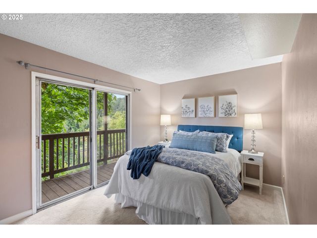 843 Sw BROADWAY Dr 61, Portland, OR 97201