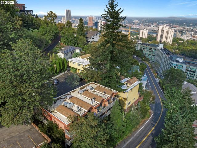 843 Sw BROADWAY Dr 61, Portland, OR 97201