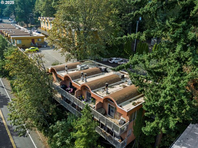 843 Sw BROADWAY Dr 61, Portland, OR 97201