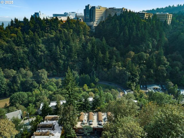 843 Sw BROADWAY Dr 61, Portland, OR 97201