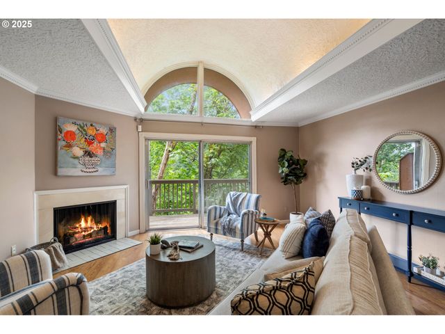 843 Sw BROADWAY Dr 61, Portland, OR 97201