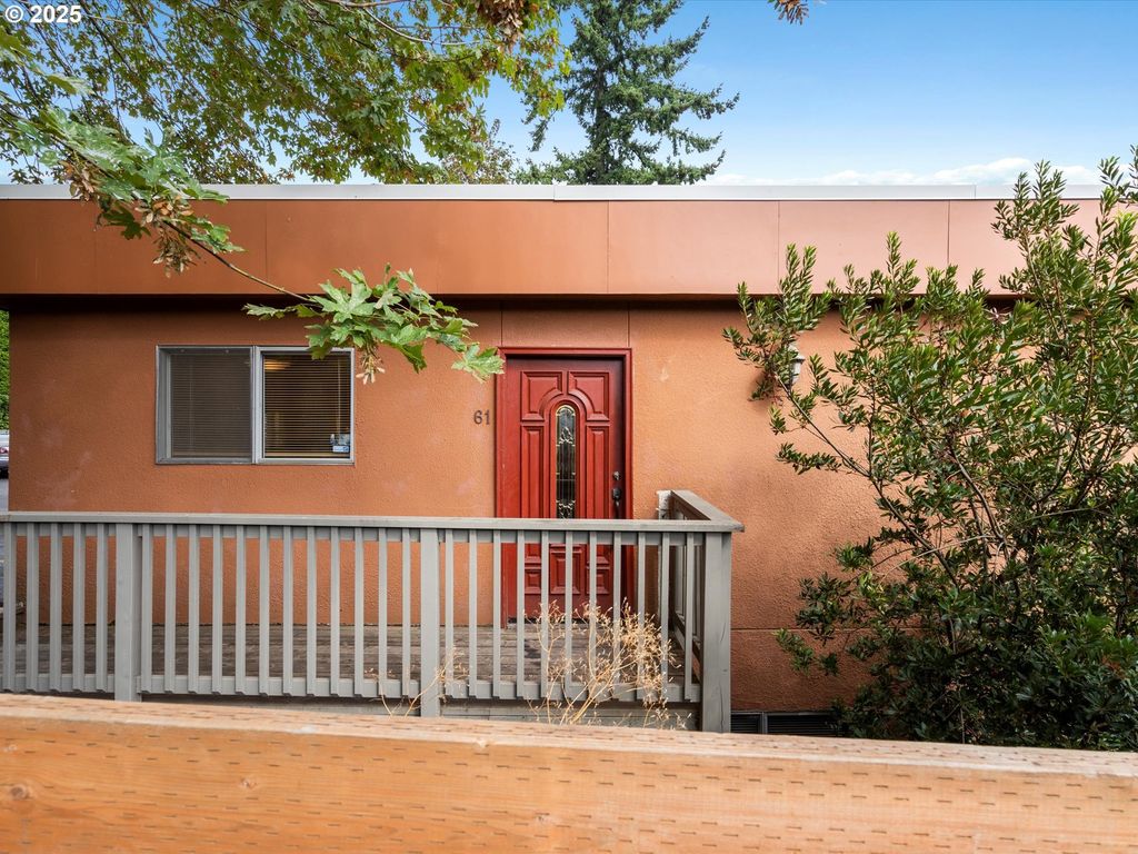 843 Sw BROADWAY Dr 61, Portland, OR 97201