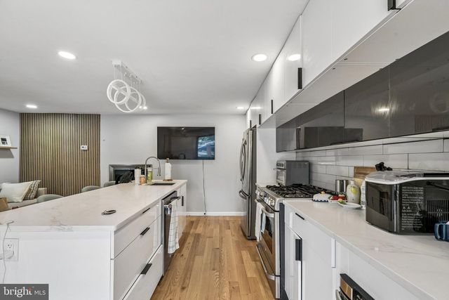 1130 LOMBARD ST, Philadelphia, PA 19147