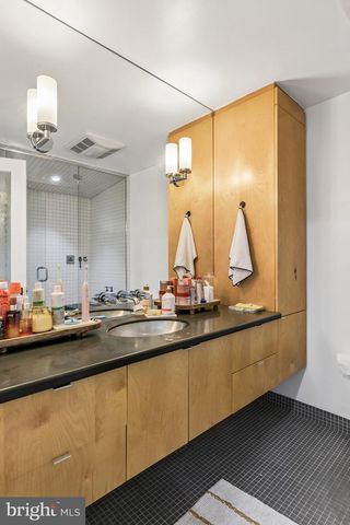 1130 LOMBARD ST, Philadelphia, PA 19147