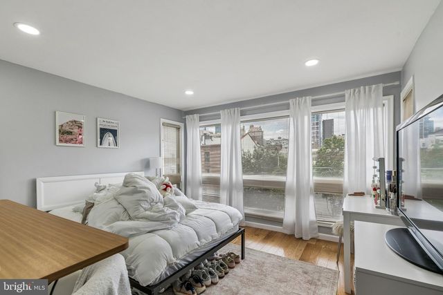 1130 LOMBARD ST, Philadelphia, PA 19147
