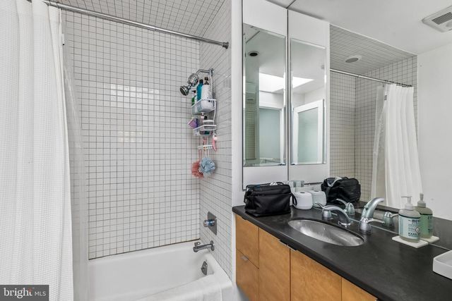 1130 LOMBARD ST, Philadelphia, PA 19147