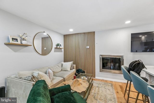 1130 LOMBARD ST, Philadelphia, PA 19147