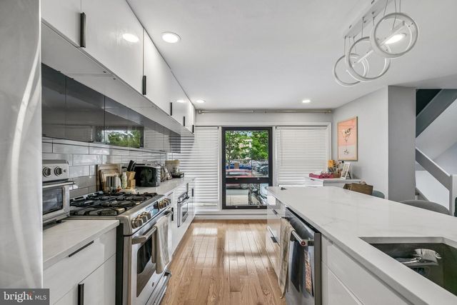 1130 LOMBARD ST, Philadelphia, PA 19147