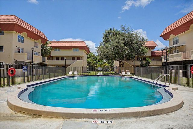 10901 N Kendall Dr 214, Miami, FL 33176