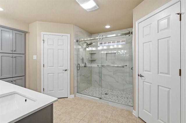 420 Rundberg DR, Jarrell, TX 76537