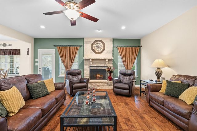 420 Rundberg DR, Jarrell, TX 76537