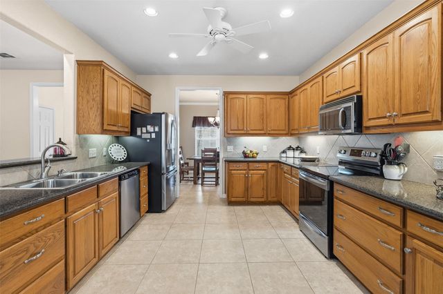 420 Rundberg DR, Jarrell, TX 76537