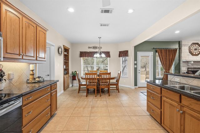 420 Rundberg DR, Jarrell, TX 76537